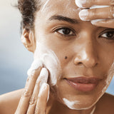 la mer The Essence Foaming Cleanser model anwendung